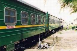 An older train at Hué. The two coaches in front of the camera are air-conditioned soft class sleepers...
